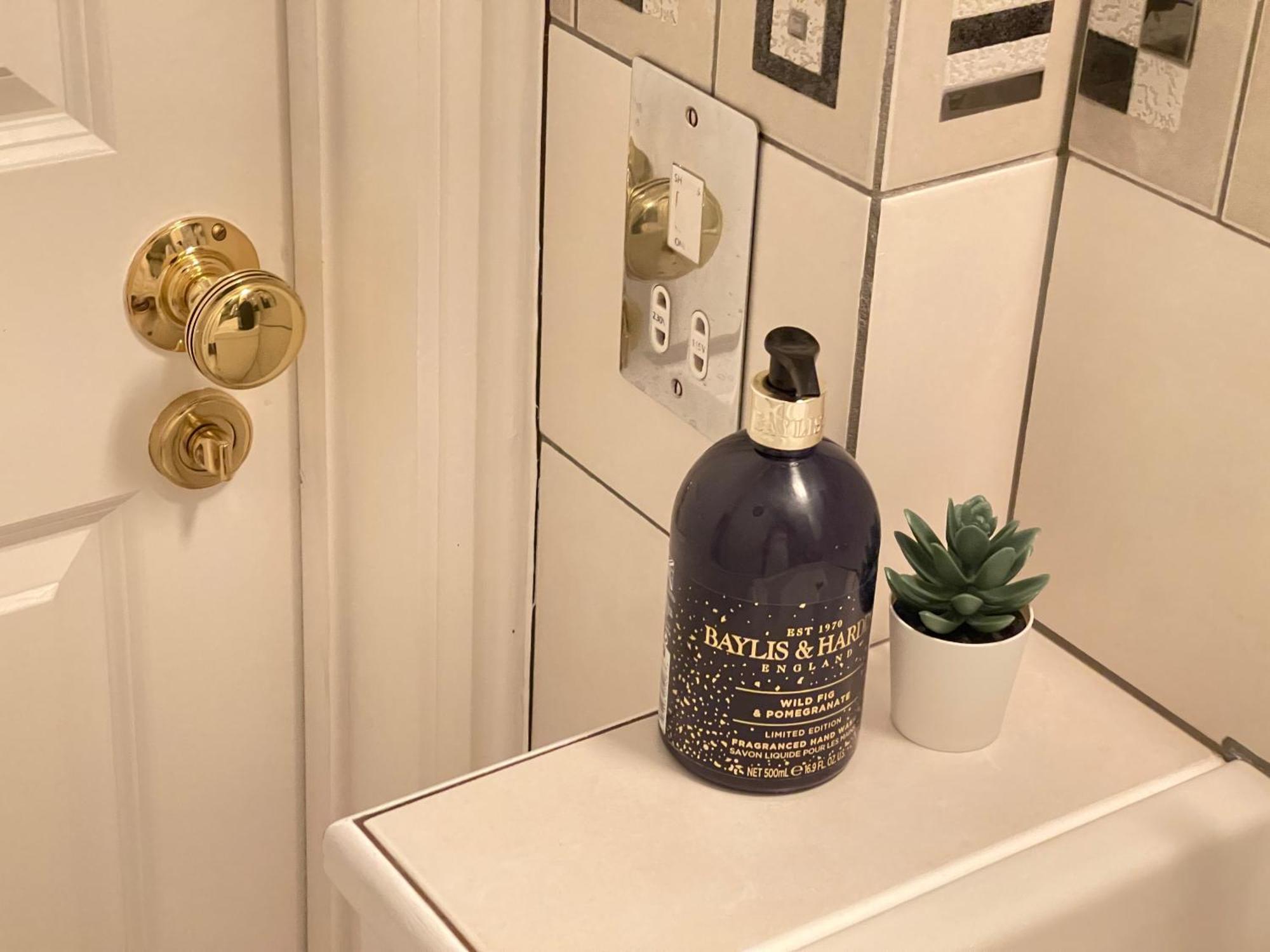 London Luxe Rooms Surbiton Eksteriør billede